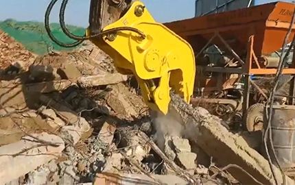 Demolition Pulverizer With One Cylinder
